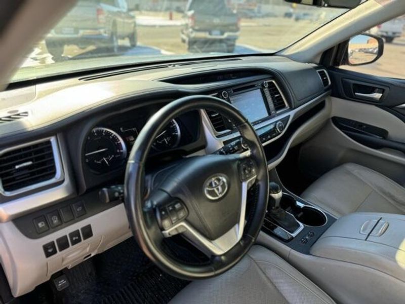 2018 Toyota Highlander LimitedImage 9