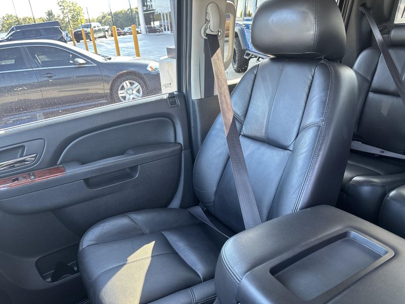 Used 2012 Chevrolet Avalanche 1500 LTImage 25