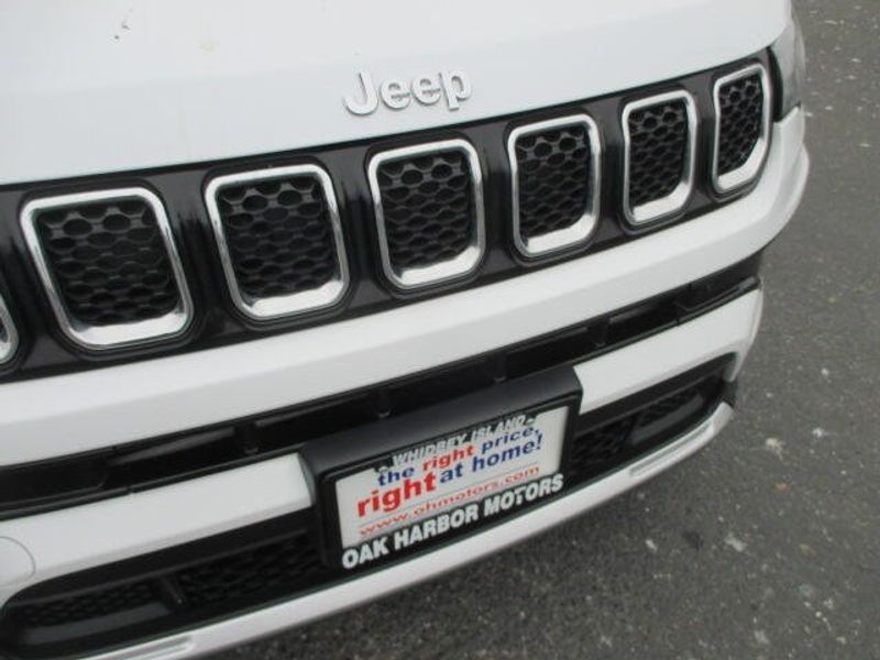 Used 2024 Jeep Compass LimitedImage 4