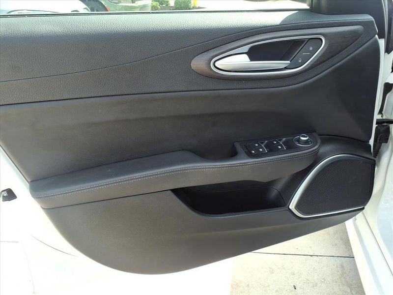 Used 2022 Alfa Romeo Giulia TiImage 16