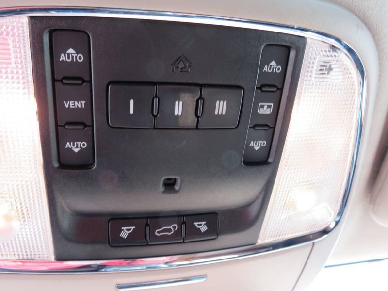 2015 Jeep Grand Cherokee Summit 4x4 4dr SUVImage 16