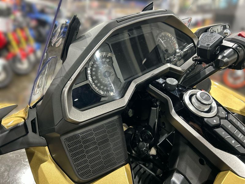 2025 Honda GOLDWING TOUR DCT Image 23