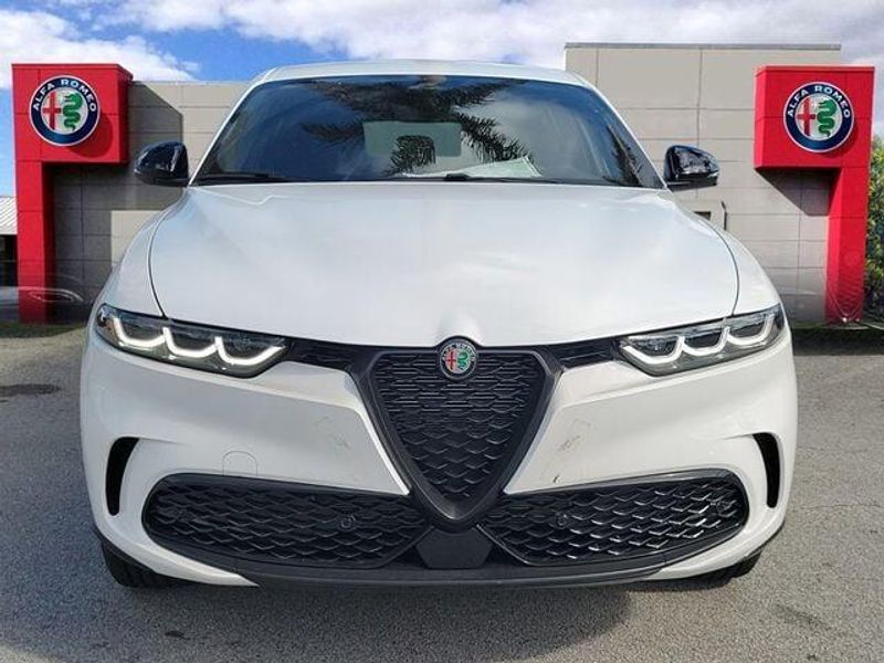 2025 Alfa Romeo Tonale photo 2