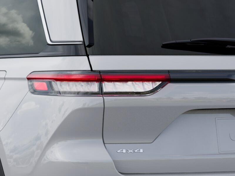 New 2025 Jeep Grand Cherokee Laredo X 4x4Image 9