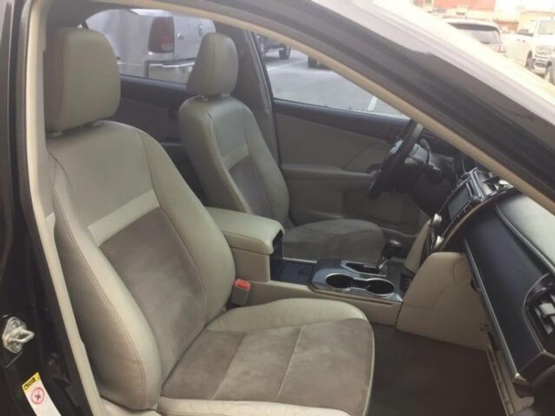 2012 Toyota Camry Hybrid XLEImage 15
