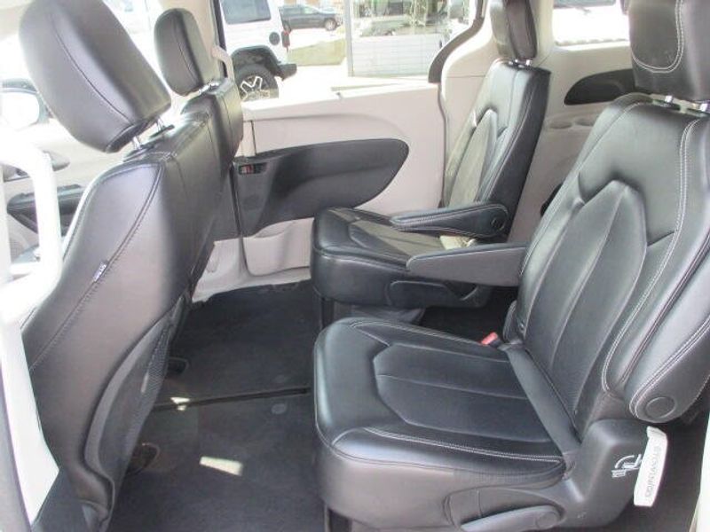 2023 Chrysler Pacifica Touring LImage 22