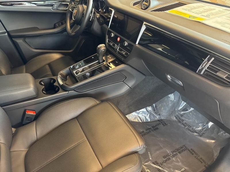 2023 Porsche Macan 