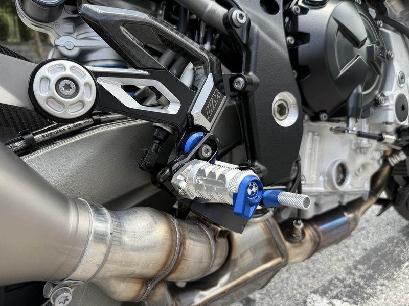 2025 BMW M 1000 R