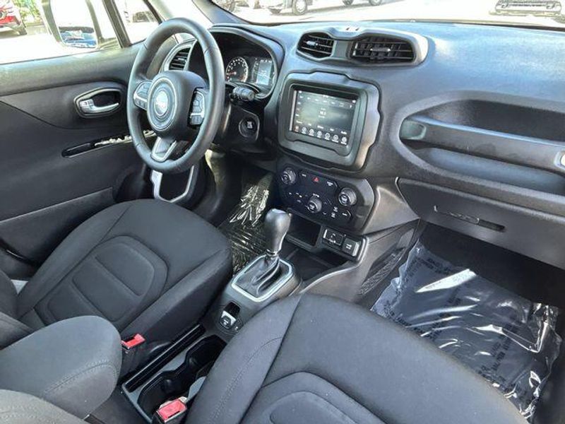 Used 2018 Jeep Renegade LatitudeImage 13