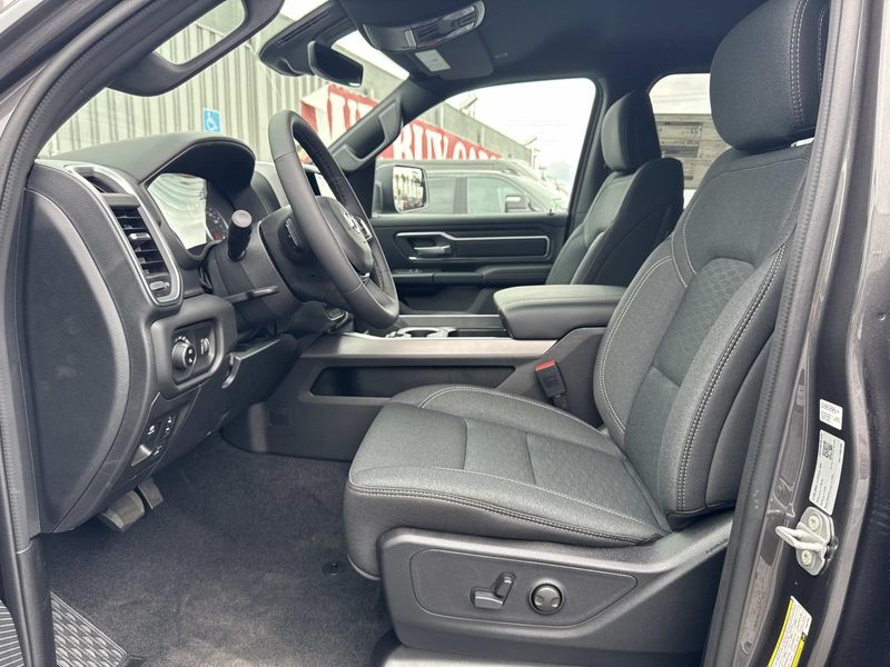 New 2026 RAM 1500 Big Horn Crew Cab 4x2 5'7' Box