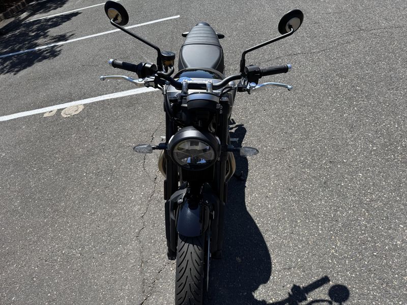 2025 Triumph Speed Twin 900 - PHANTOM BLACK 