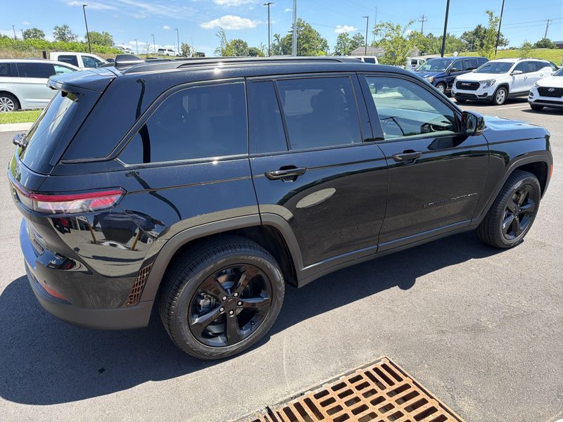 Used 2025 Jeep Grand Cherokee LimitedImage 8