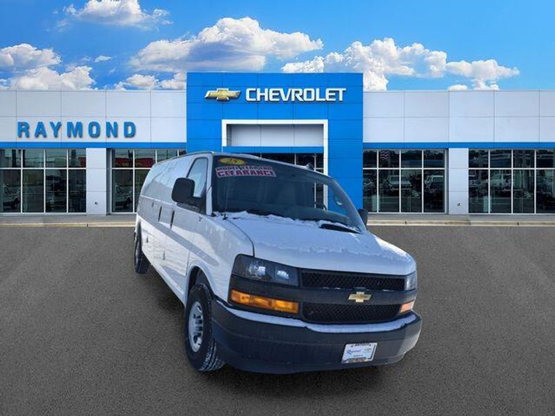New 2025 Chevrolet Express 3500 Work VanImage 10