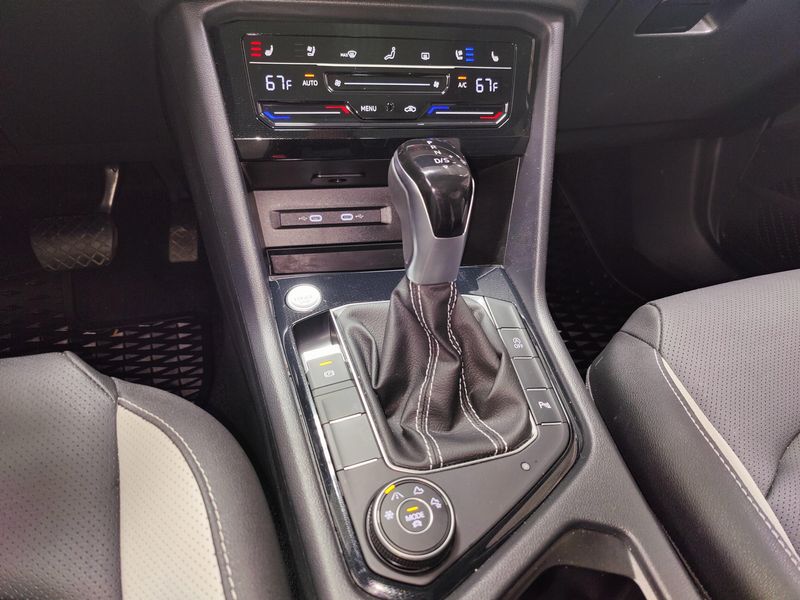 Used 2025 Volkswagen Taos SEL AWD w/Sunroof & NavImage 19