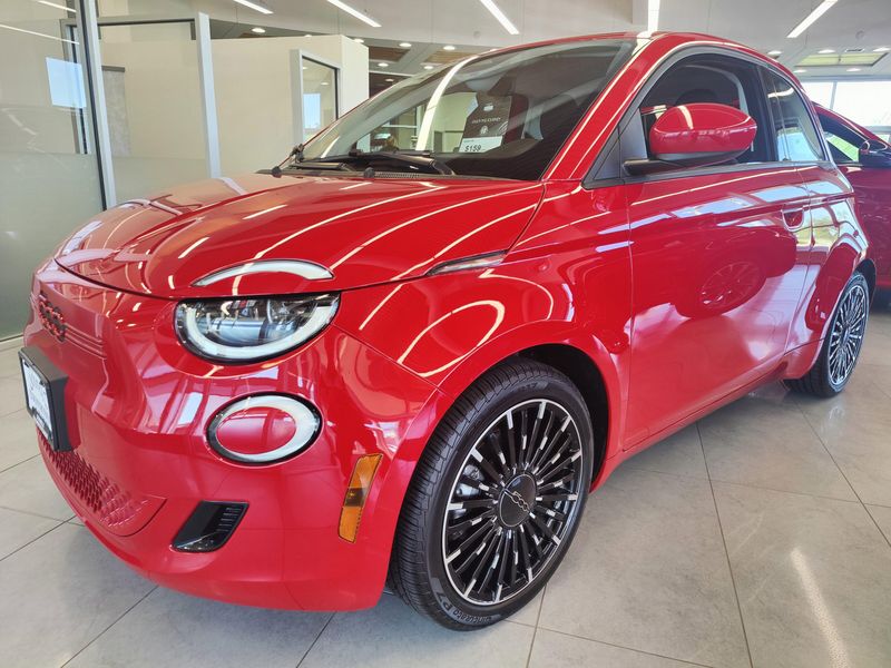 2024 Fiat 500e Red photo 6