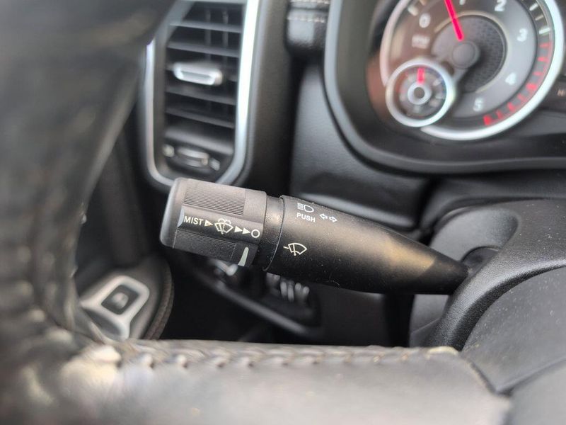 2019 RAM 2500 LaramieImage 28