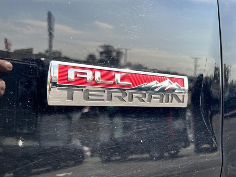 2017 Gmc Sierra 1500 SLT photo 3