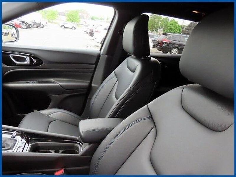 2025 Jeep Compass LimitedImage 14