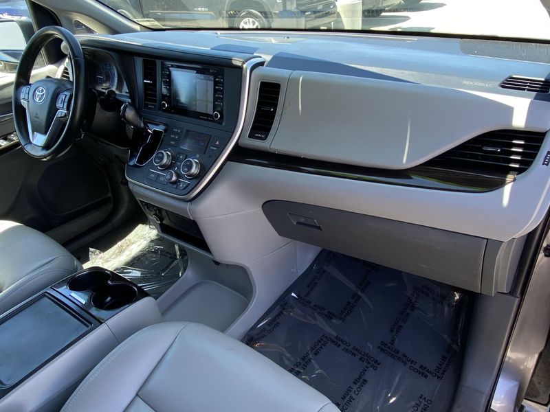 Used 2020 Toyota Sienna XLEImage 9