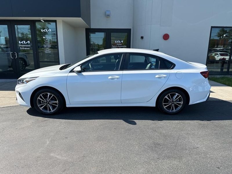 2023 Kia Forte LXSImage 8