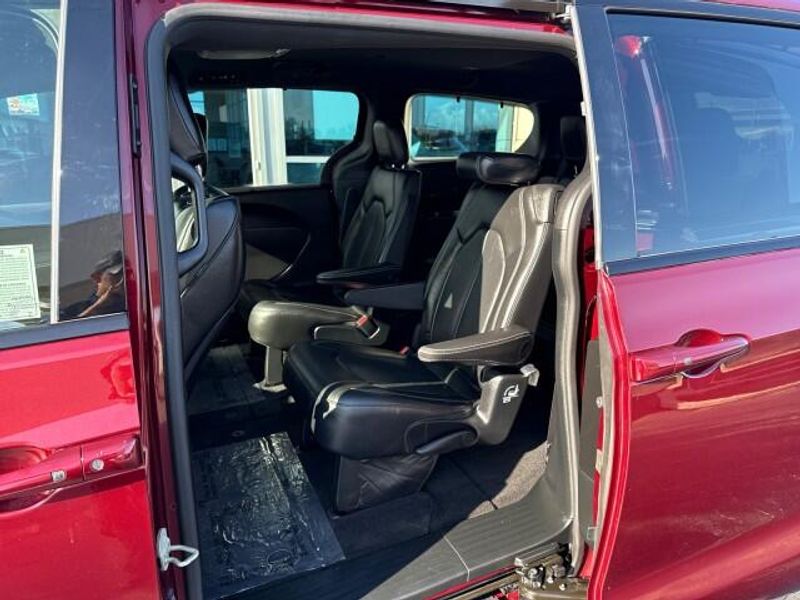2019 Chrysler Pacifica Touring L photo 19