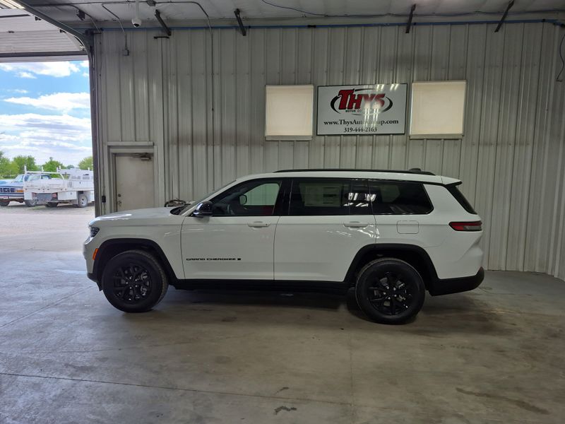 2025 Jeep Grand Cherokee L Altitude X 4x4Image 19