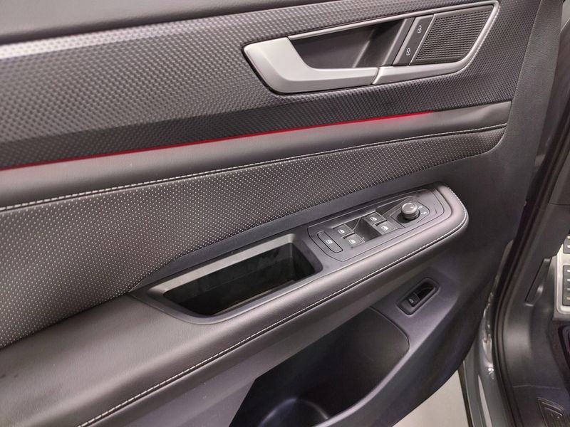 Used 2025 Volkswagen Atlas Cross Sport SEL R-Line Black AWD w/Sunroof/NavImage 25