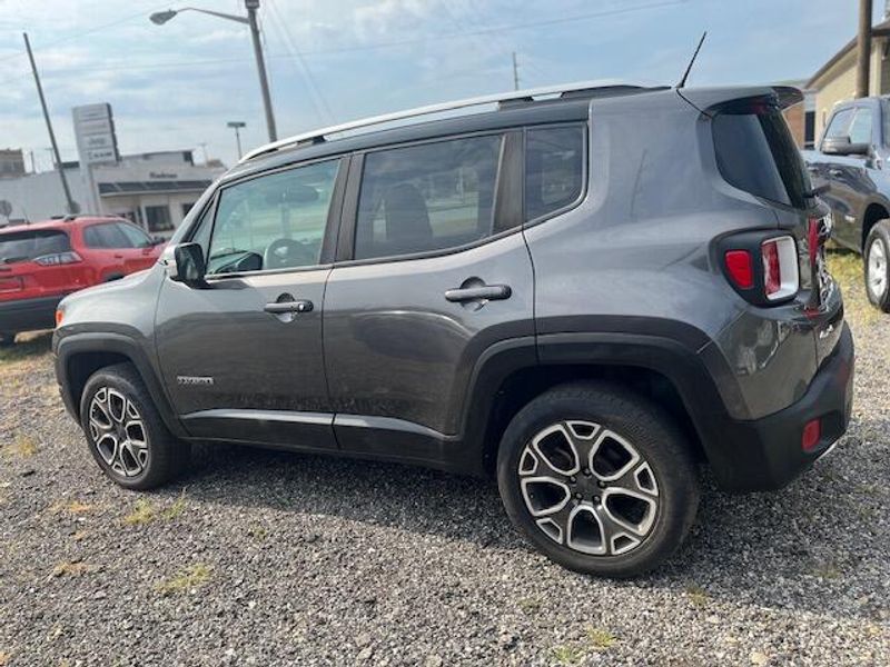 Used 2016 Jeep Renegade Image 9