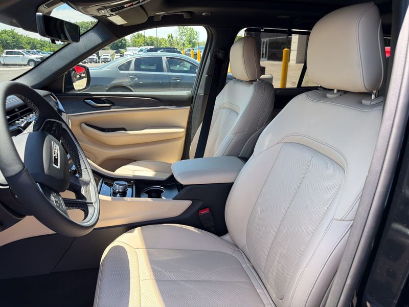 Used 2025 Jeep Grand Cherokee LimitedImage 36