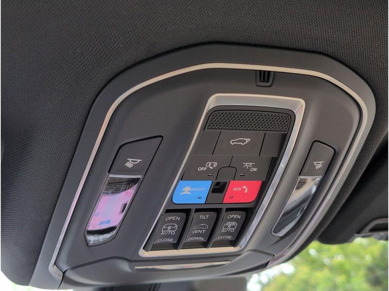 New 2025 Jeep Grand Cherokee Limited 4x2Image 28