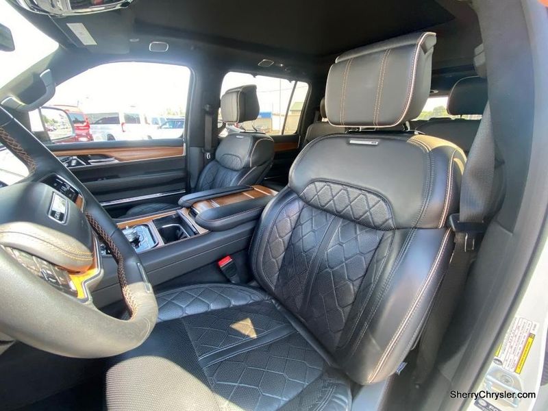 2022 Grand Wagoneer Wagoneer Series IIIImage 19