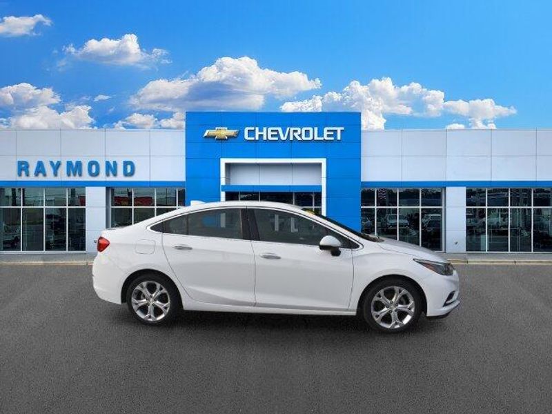 Used 2017 Chevrolet Cruze PremierImage 2