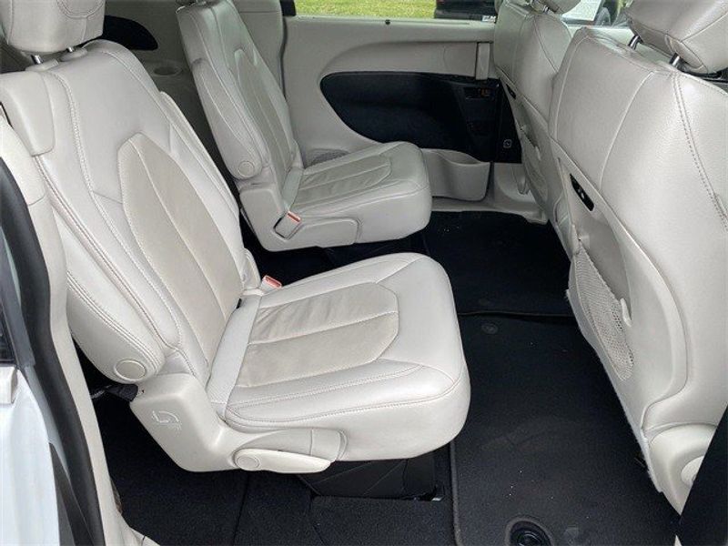 2021 Chrysler Pacifica Touring LImage 9