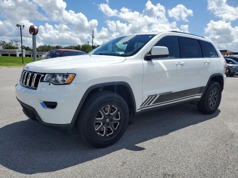 2019 Jeep Grand Cherokee Laredo EImage 3
