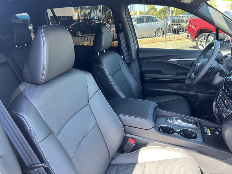 2025 Honda Passport EX-LImage 27