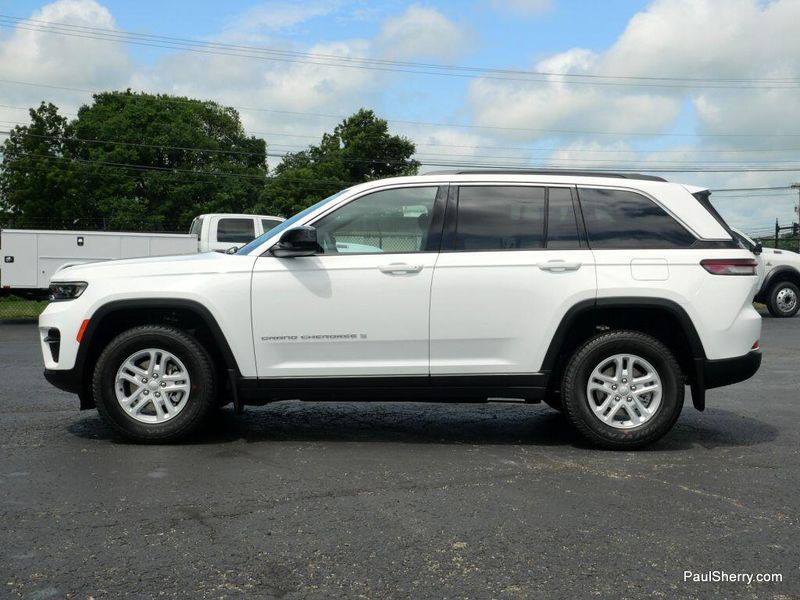 New 2025 Jeep Grand Cherokee Laredo 4x2Image 7