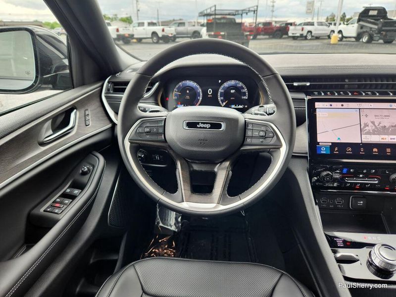 2025 Jeep Grand Cherokee L Limited 4x4Image 34