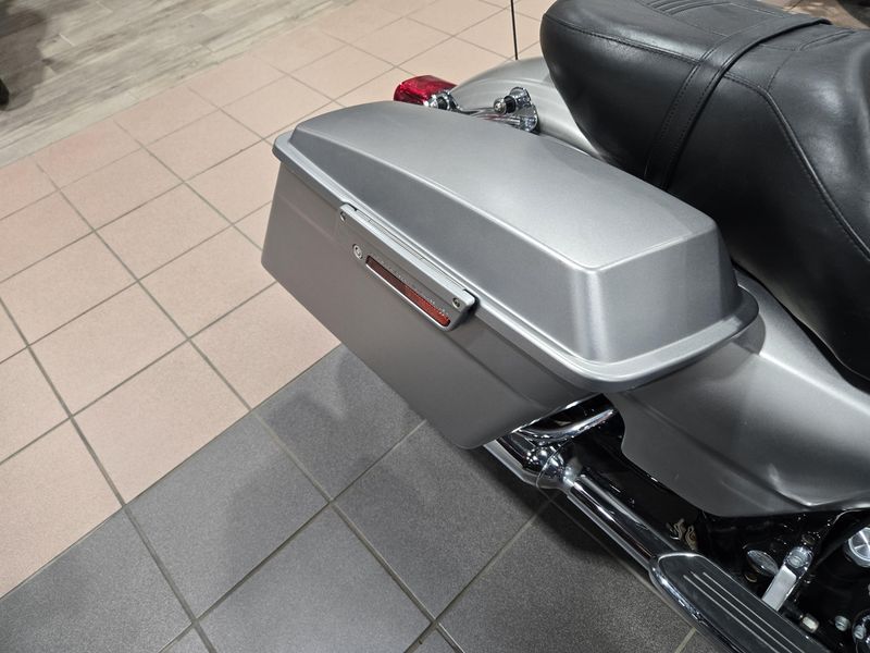 USED 2009 HARLEY STREET GLIDE Image 14