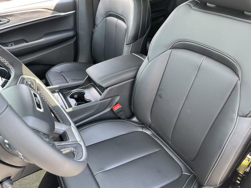 2024 Jeep Cherokee 4xe Anniversary Edition Sport photo 12
