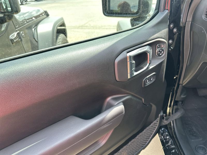 New 2025 Jeep Wrangler 4-door Sport SImage 16