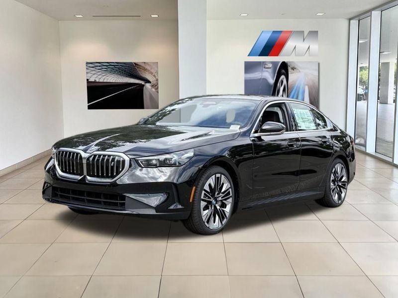 2025 BMW i5 eDrive40Image 2