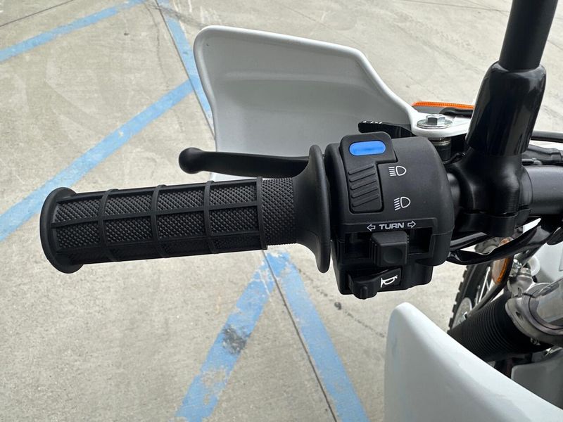 New 2025 Honda XR650L Image 2