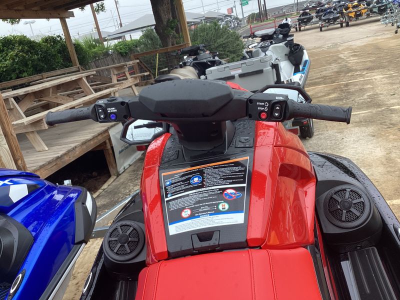 2024 Yamaha WAVERUNNER VX LIMITED TORCH RED AND BLACK Image 2