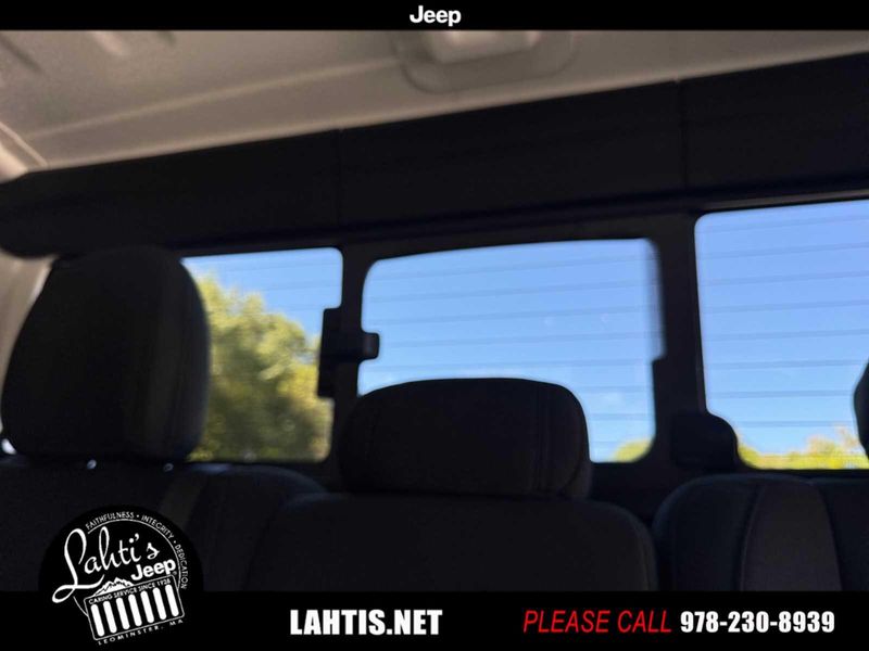 2021 Jeep Gladiator Sport S photo 26