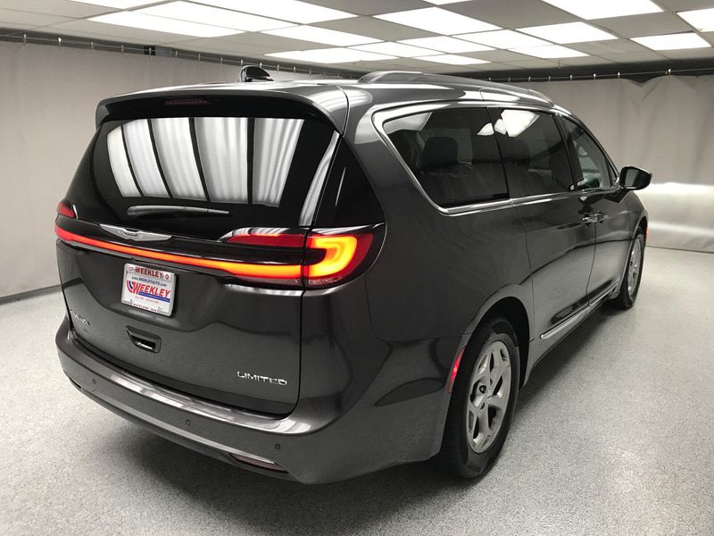 2023 Chrysler Pacifica LimitedImage 18