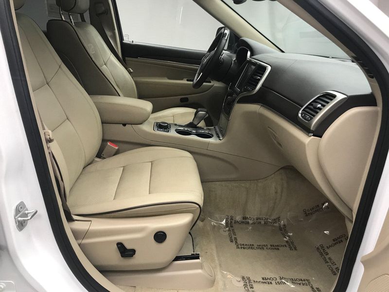 Used 2016 Jeep Grand Cherokee OverlandImage 16