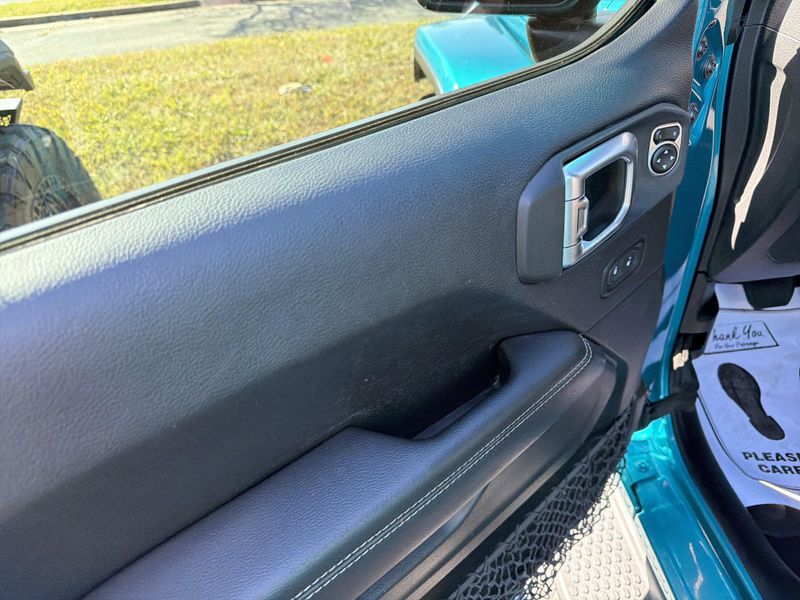 Used 2020 Jeep Wrangler Unlimited SaharaImage 18