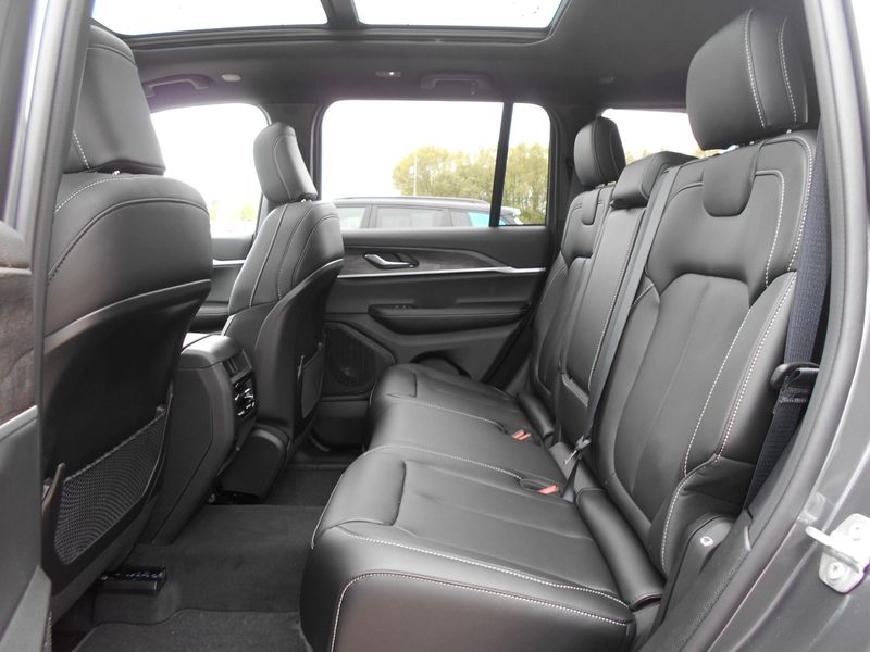 2025 Jeep Grand Cherokee Limited 4x4Image 7