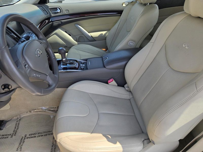 Used 2011 INFINITI G37 2dr Base