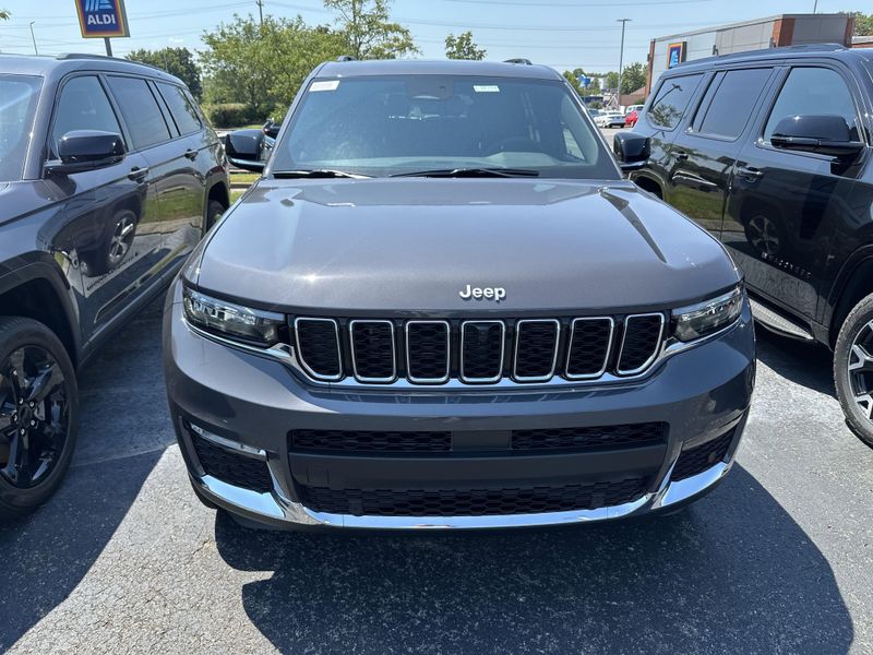 New 2025 Jeep Grand Cherokee L Limited 4x4Image 2